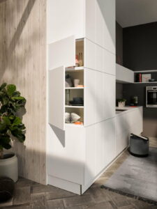 AV2065_Polarweiss_grifflos_Hochschraenke_D